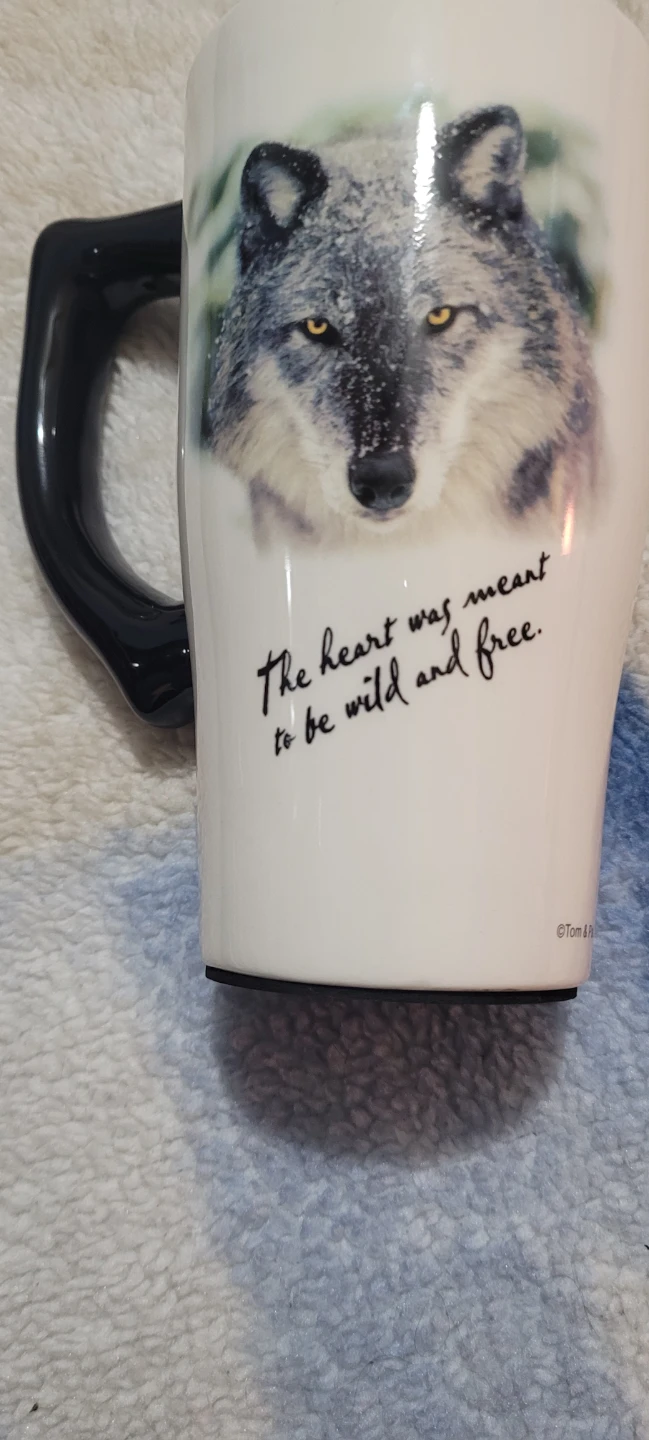 Wolf "The heart was meant to be wild and free" Mug - photo 2