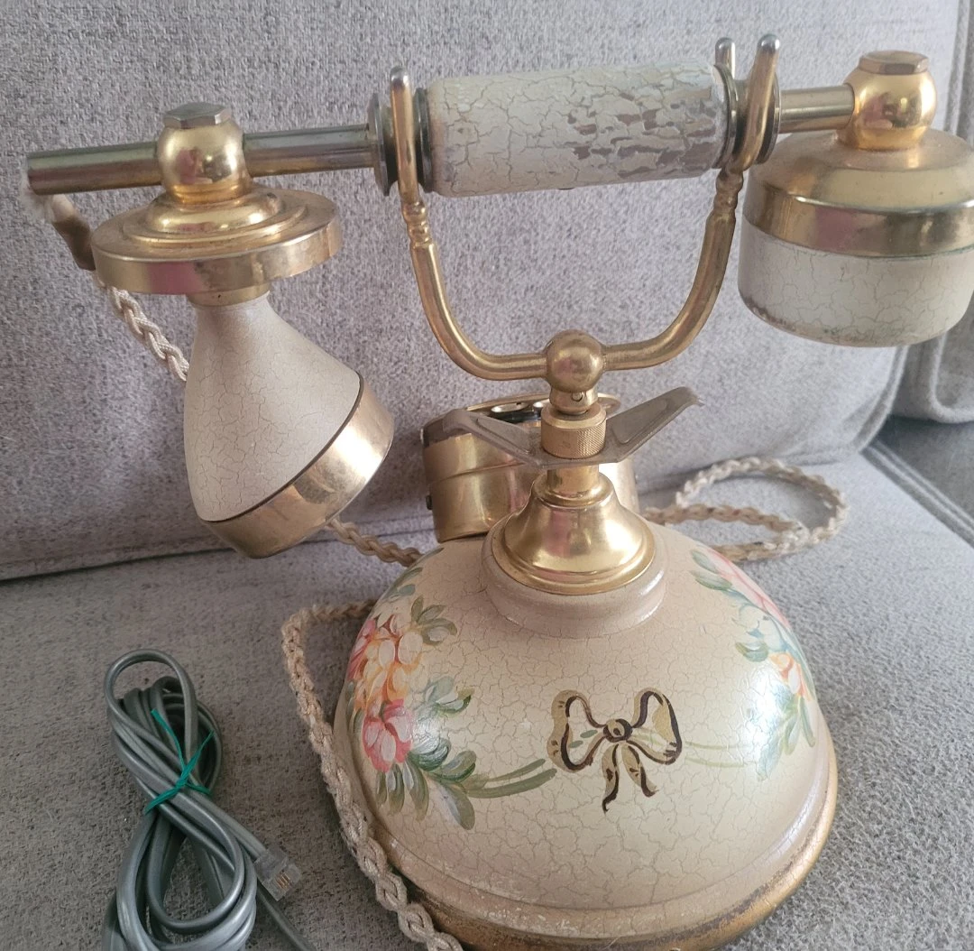 Antique rotary phone - photo 3