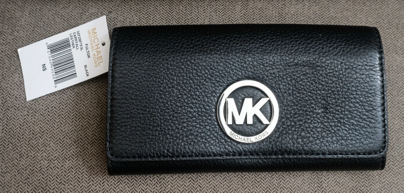 Michael Kors Fulton Carryall Wallet