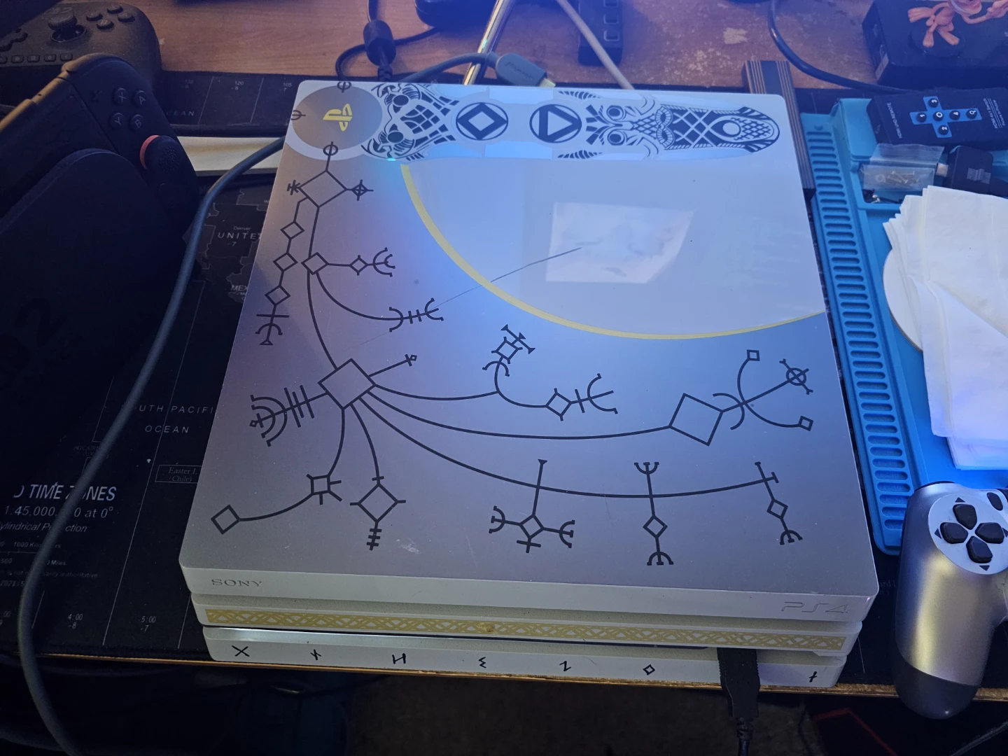 Ps4 God of War Edition 2TB with original controller