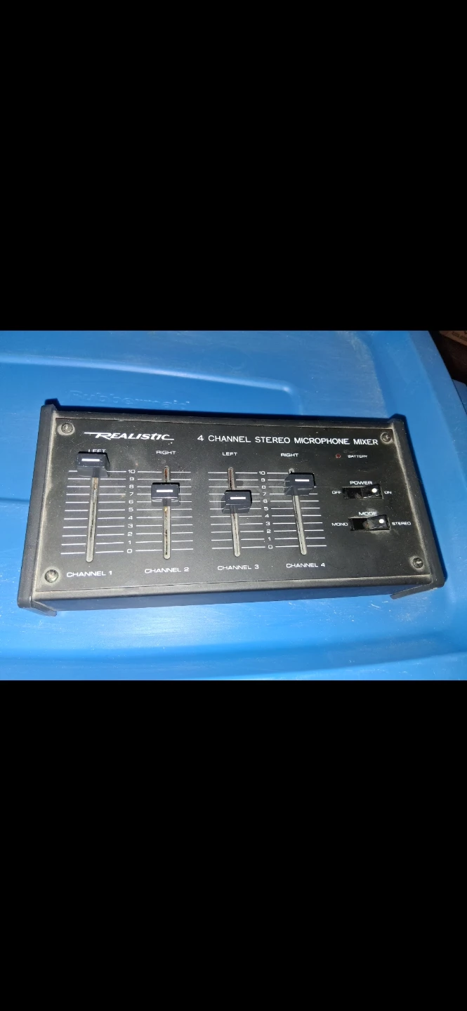 Realistic 4 Channel Stereo Microphone Mixer 32-1105A Black