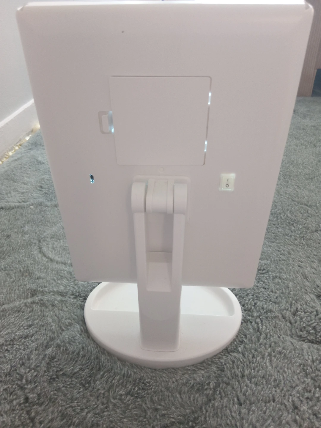 Tri-Fold LED Makeup Mirror - photo 2
