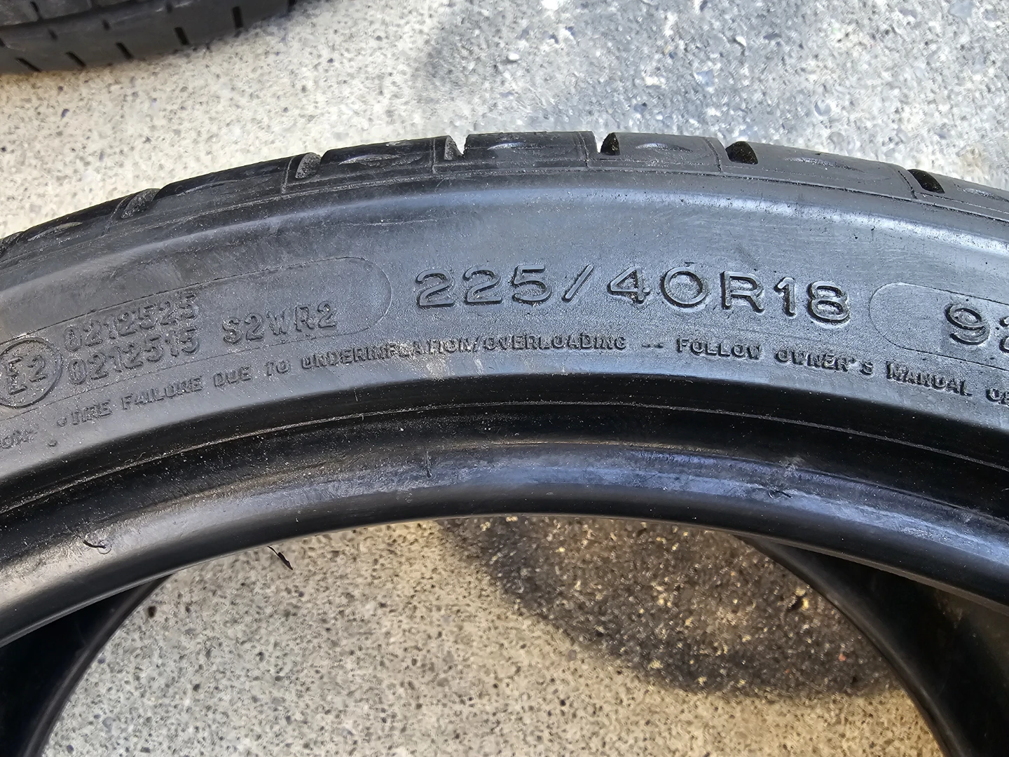 225/40 R18 ALL SEASON TIRE (1 ONLY) - photo 2