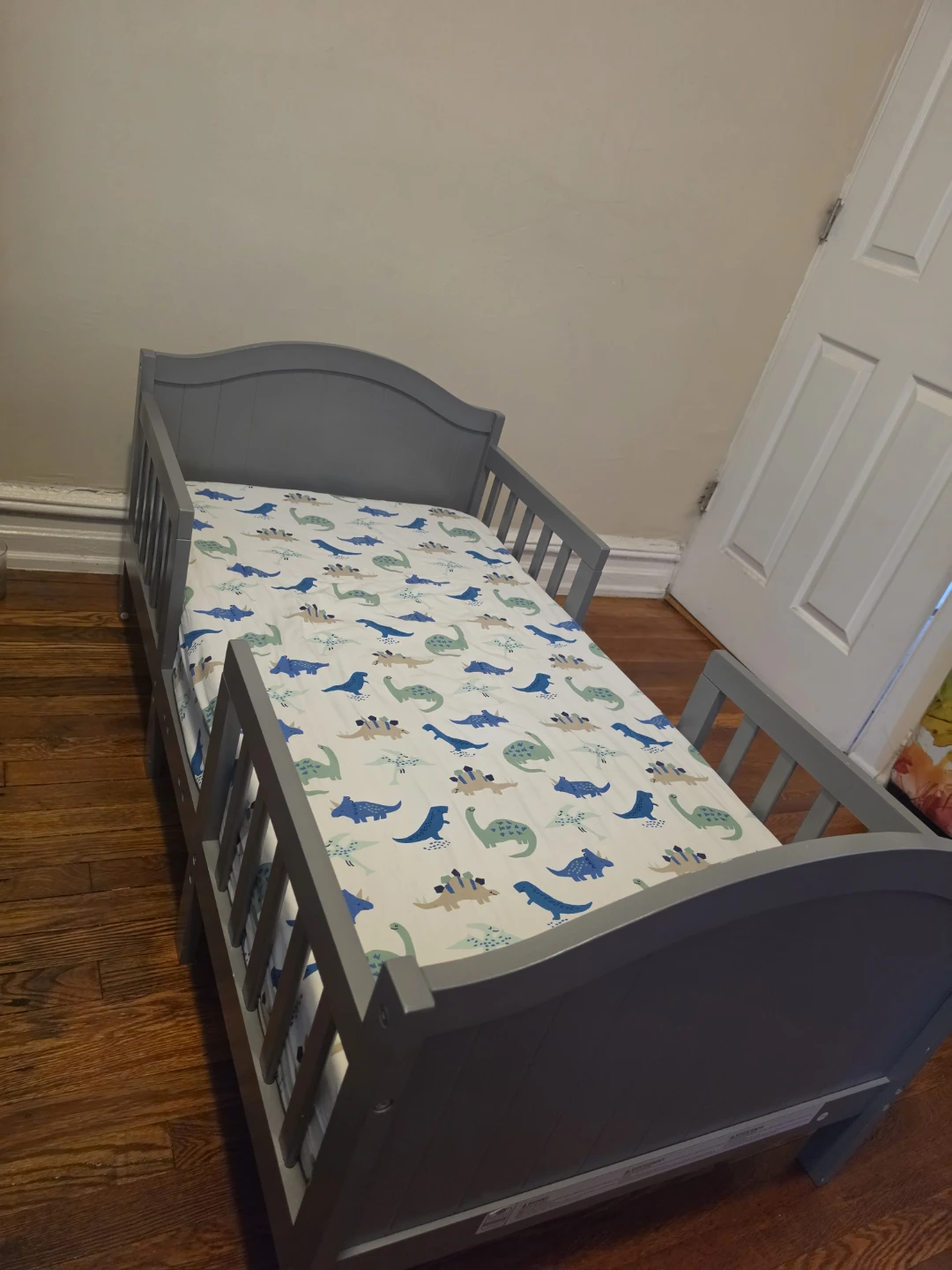 Toddler bed