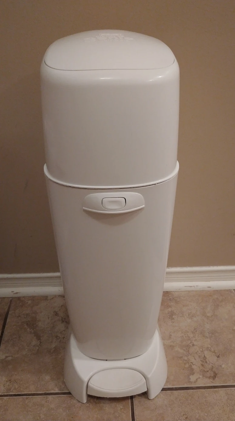 Diaper Genie (READ below)