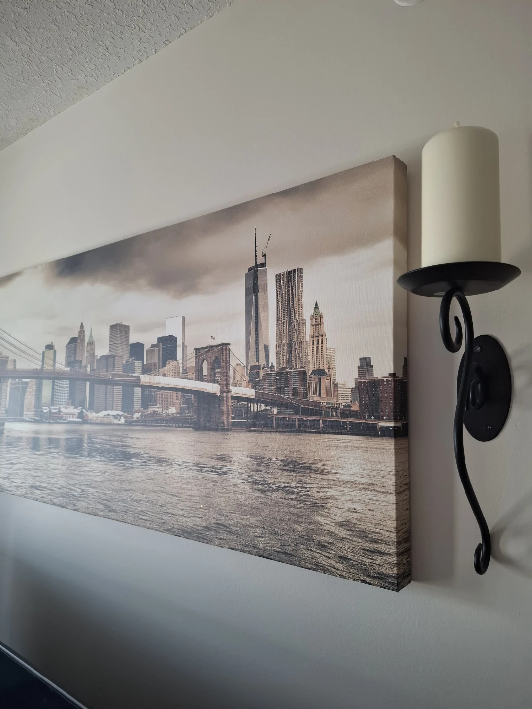 New York Painting and Candle Sconces - photo 2
