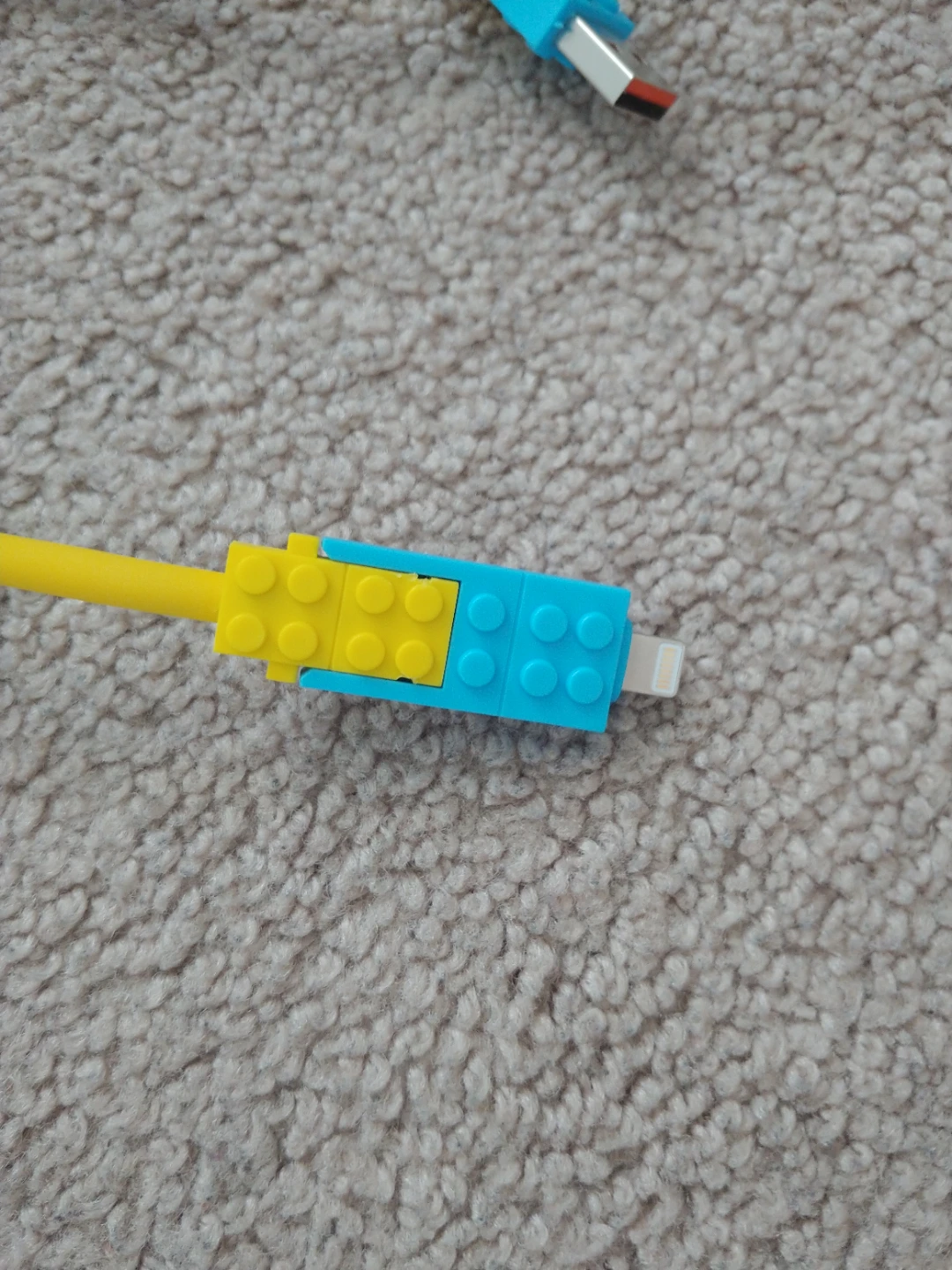 Lego team the USB 3.1 lightning or USB c convertible - photo 2