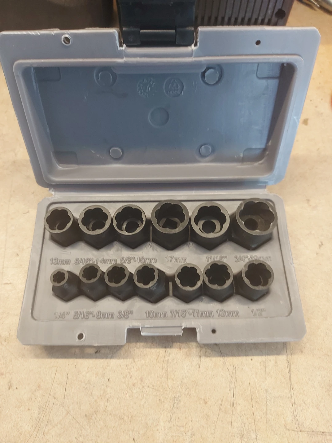 MAXIMUM Bolt Extractor Socket Set - photo 2