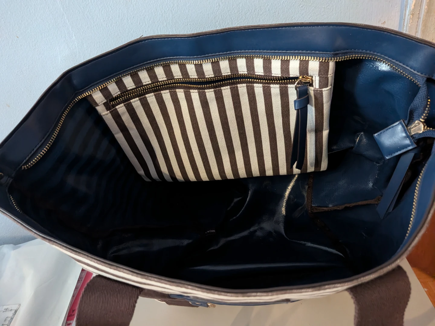 Henri Bendel Striped Tote Bag - photo 2