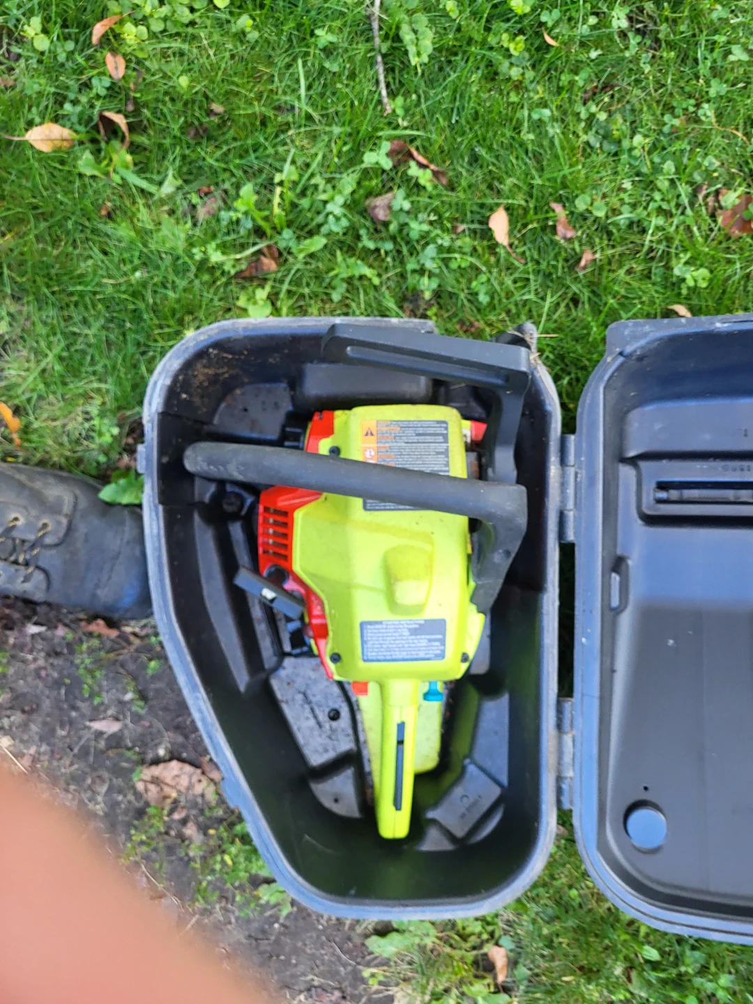 Poulan Predator Chainsaw and Case - photo 4