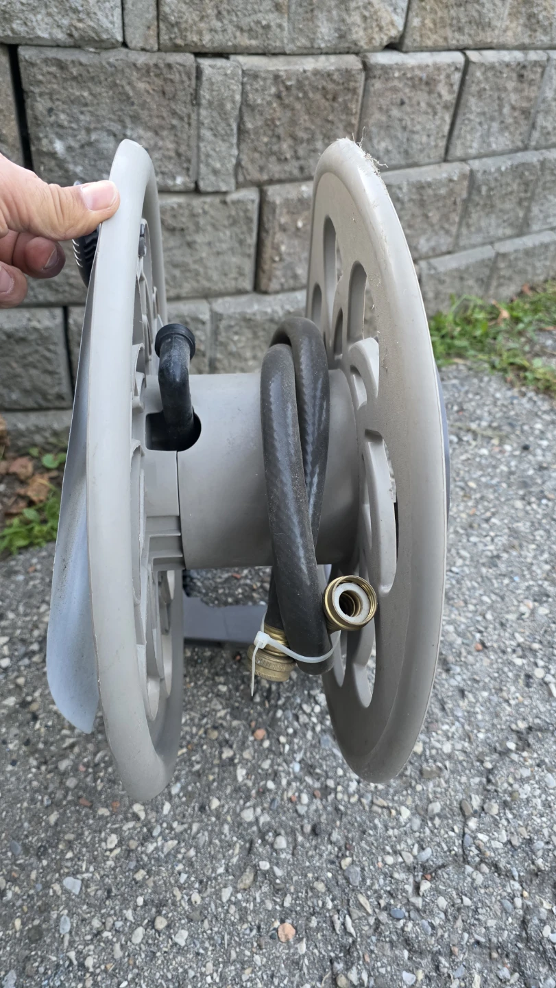 Suncast Side Tracker Hose Reel - photo 4