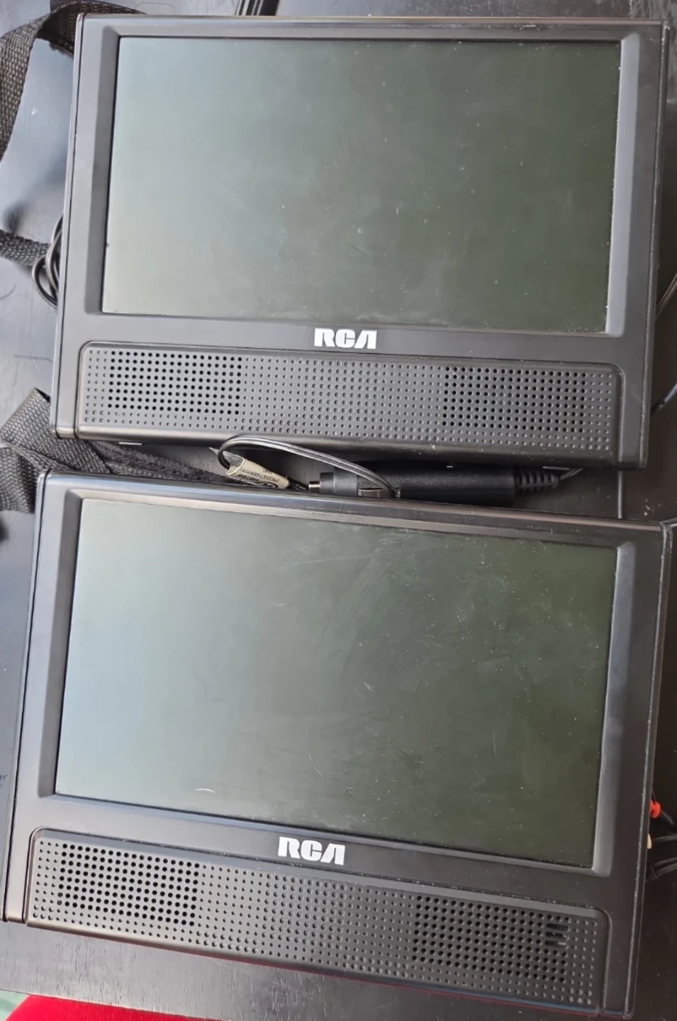 RCA Twin Screen Portable DVD Player - photo 4