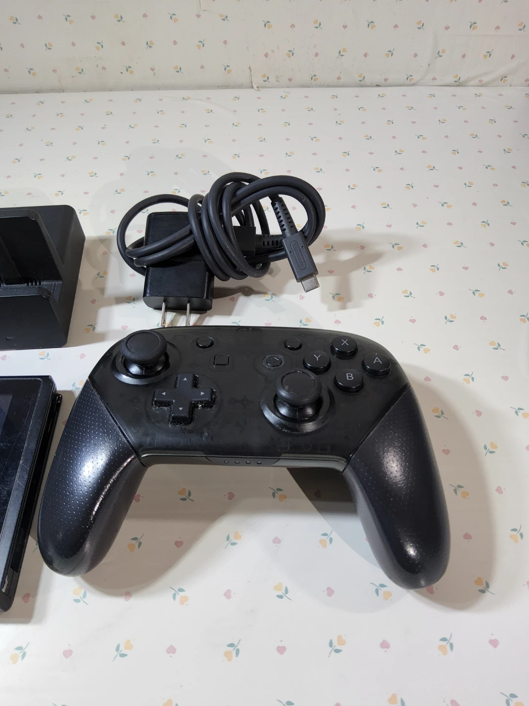 Nintendo Switch Console with Pro Controller and Dock with games - photo 2