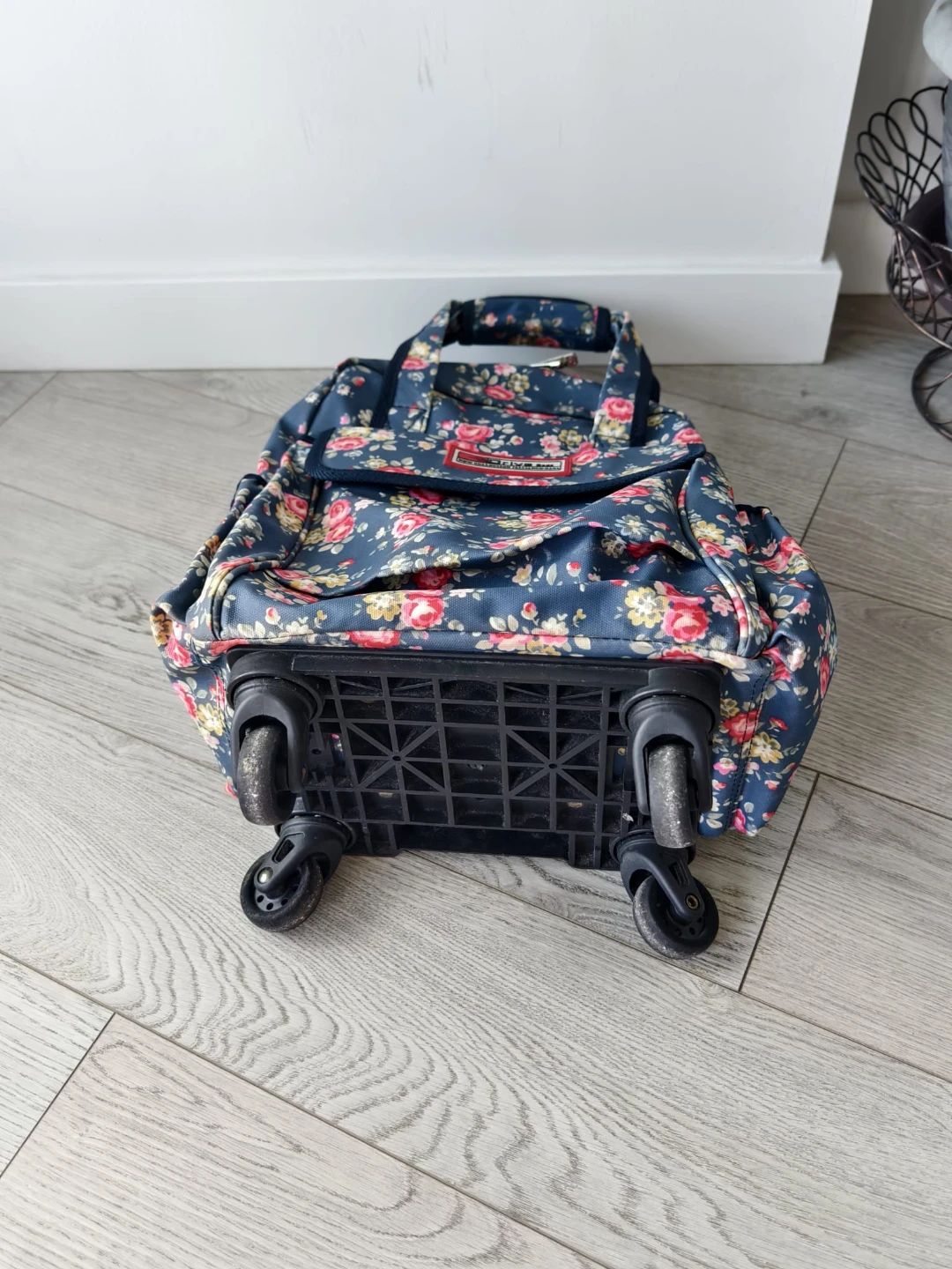 Rolling Trolley Bag – Lightweight & Height extendible handle - photo 2