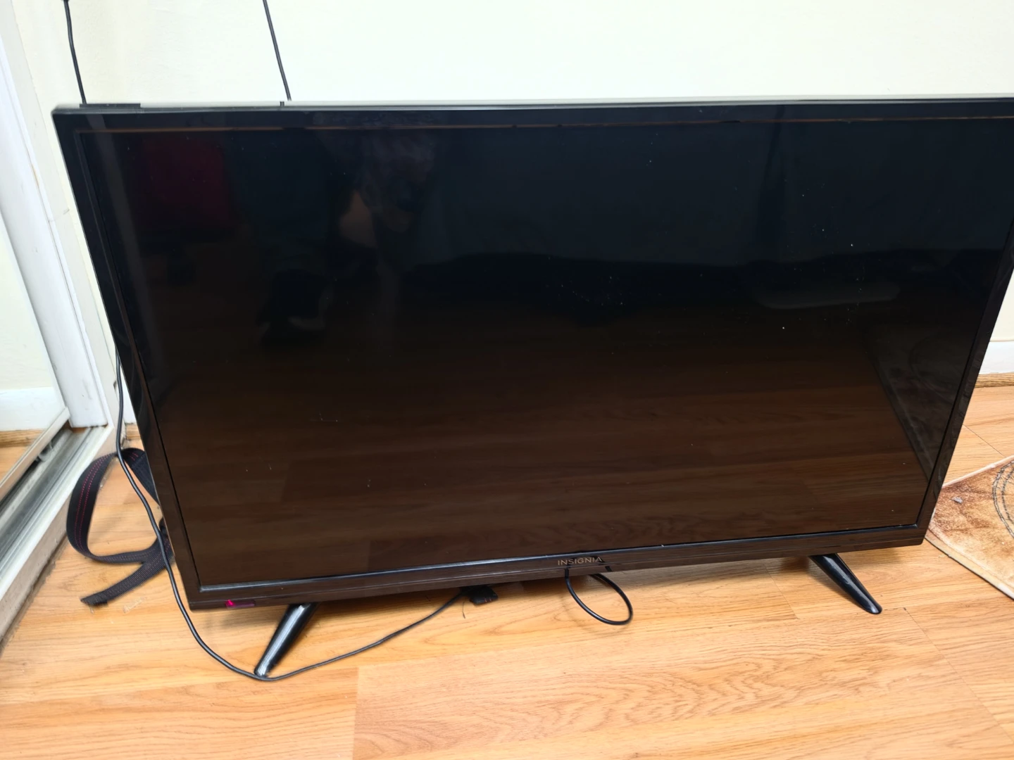 Insignia 32" LED TV