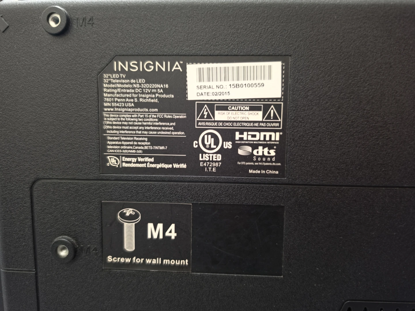 Insignia 32" LED TV - photo 3