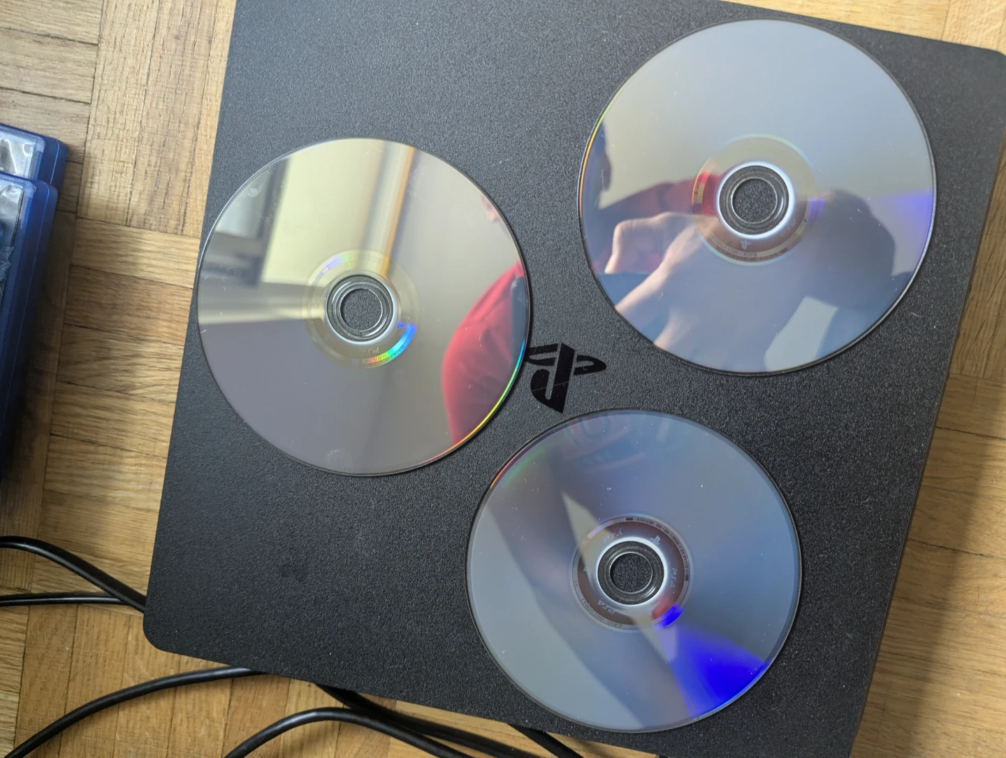 PS4 slim, 3 games, no controller - photo 2
