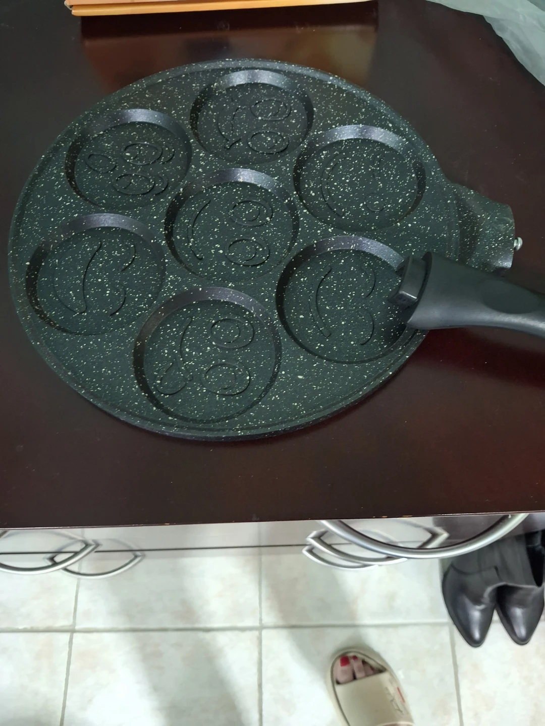 7-Cup Smiley Face Pancake Pan
