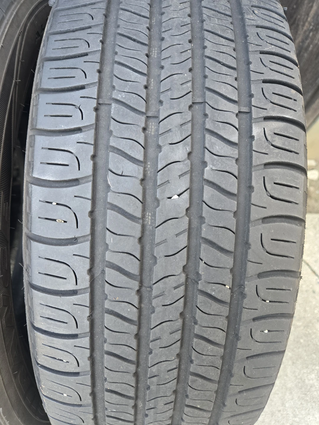 Goodyear Assurance tires 225/55/R18 - photo 2