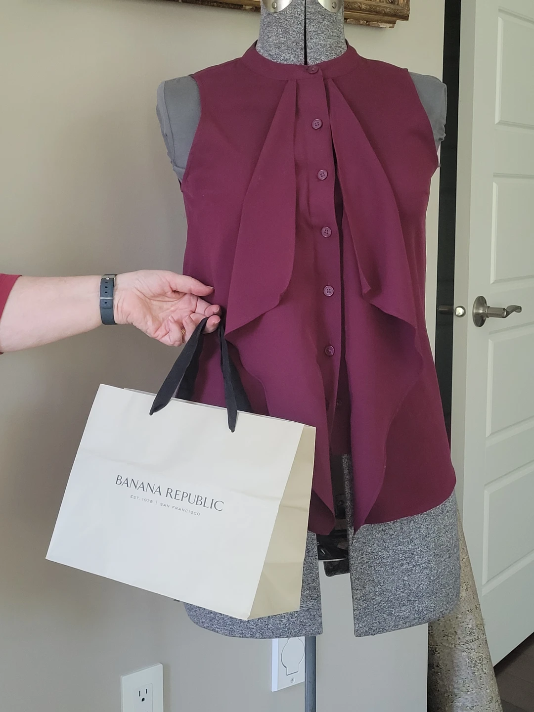 Women's Sleeveless BR Ruffle Blouse w bag - Burgundy - photo 2