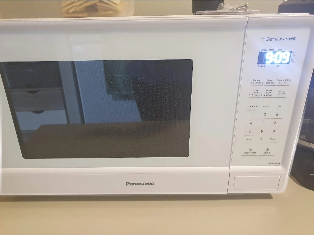 Panasonic The Genius 1100W Microwave