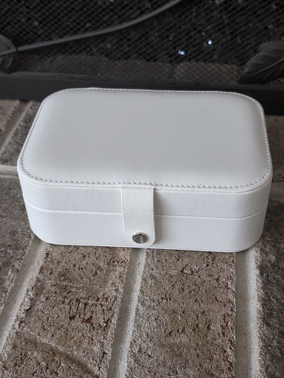 White Faux Leather Travel Jewelry Box with Mirror