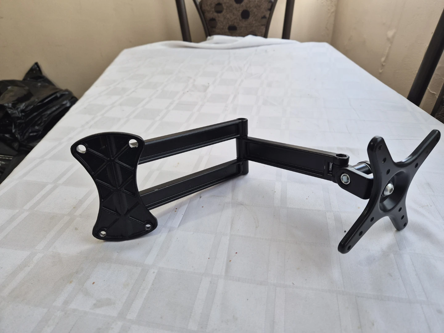 Mini wall mount for tv