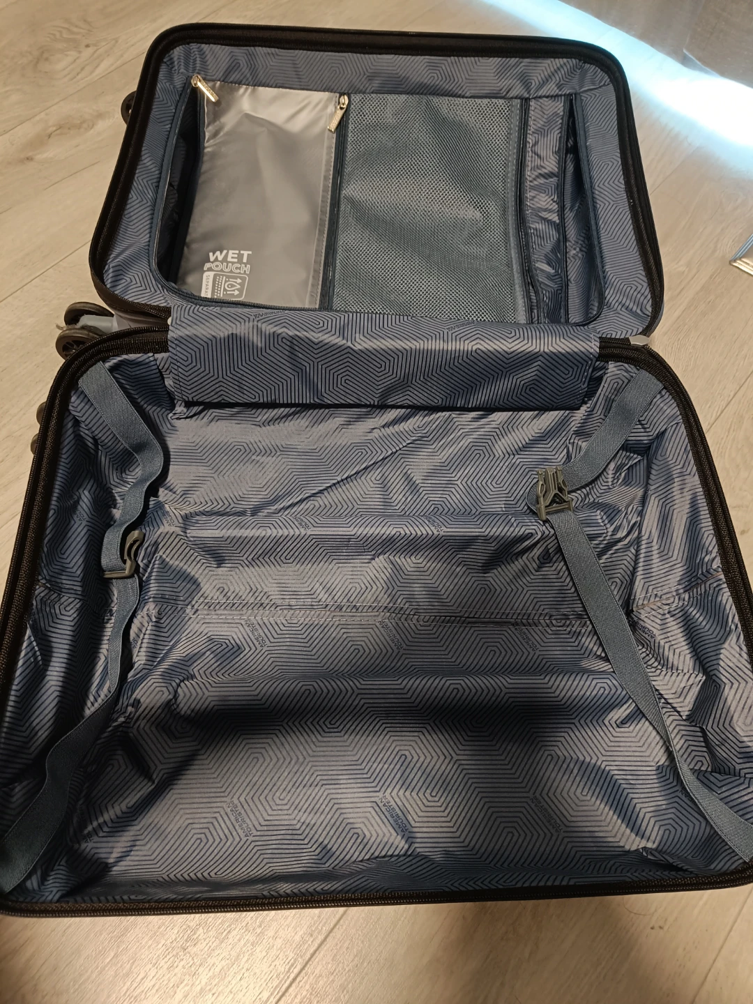 American Tourister Hardside Luggage - photo 3