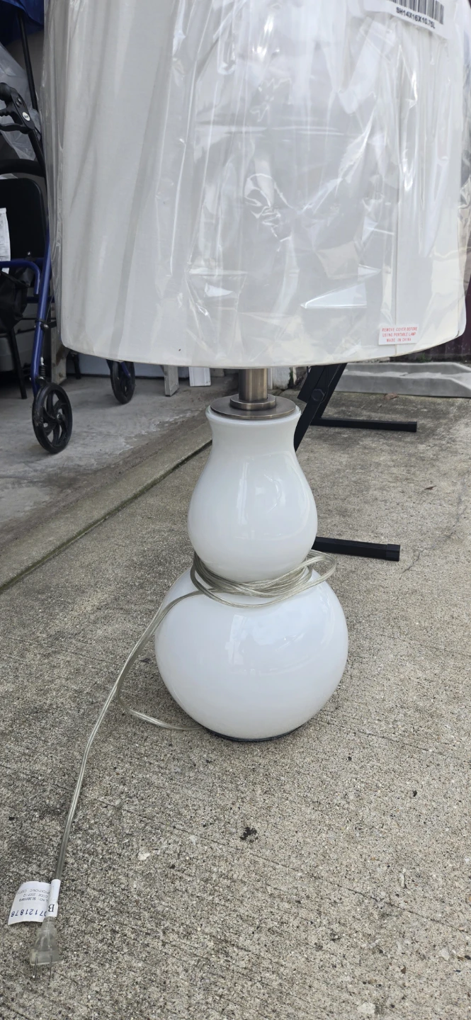 White Table Lamp - photo 2