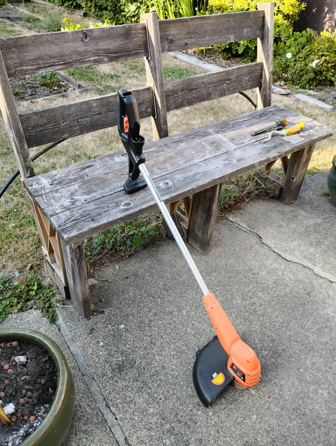 Black & Decker Electric Lawn Trimmer