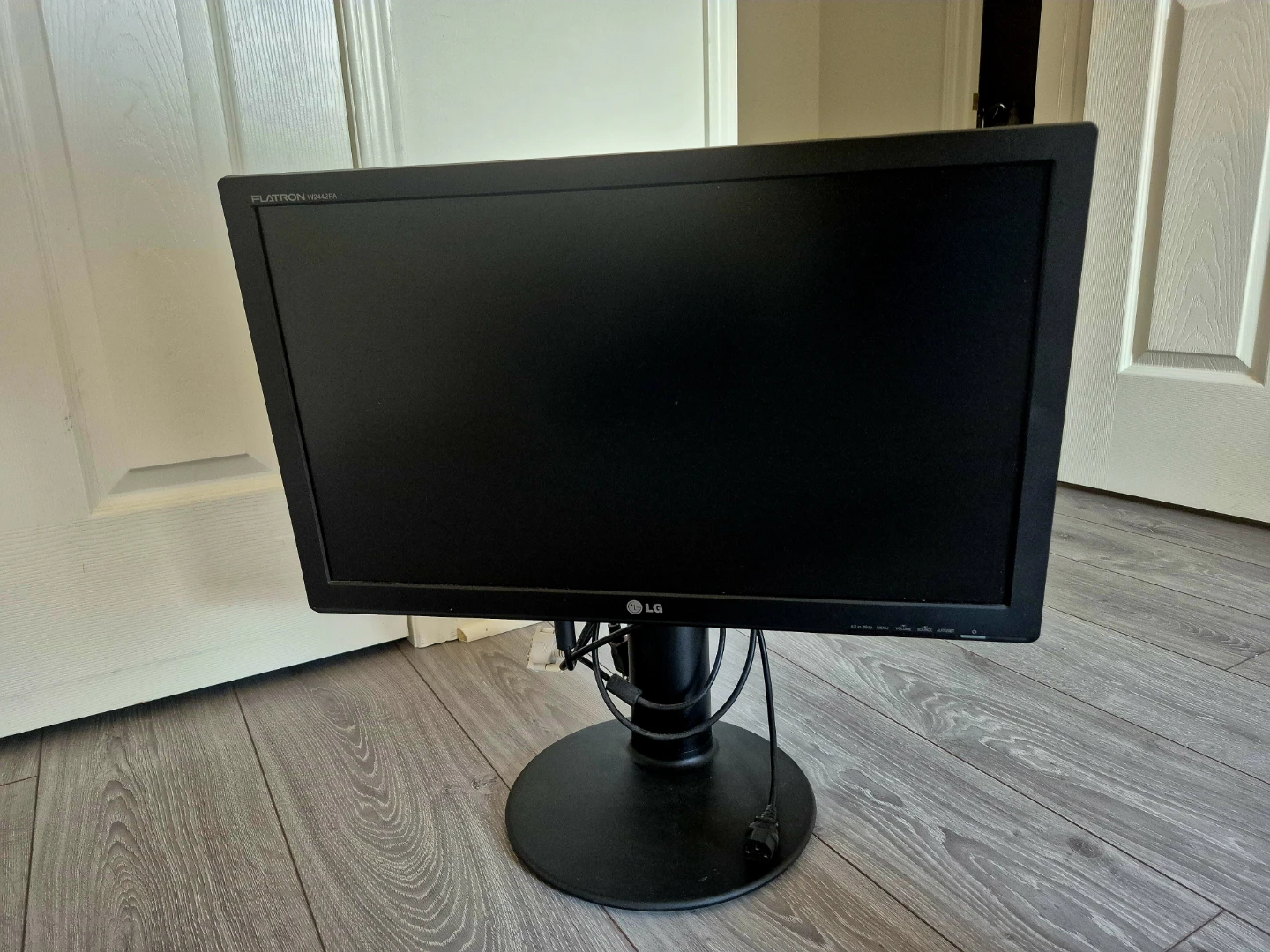 LG Flatron W2442PA Monitor