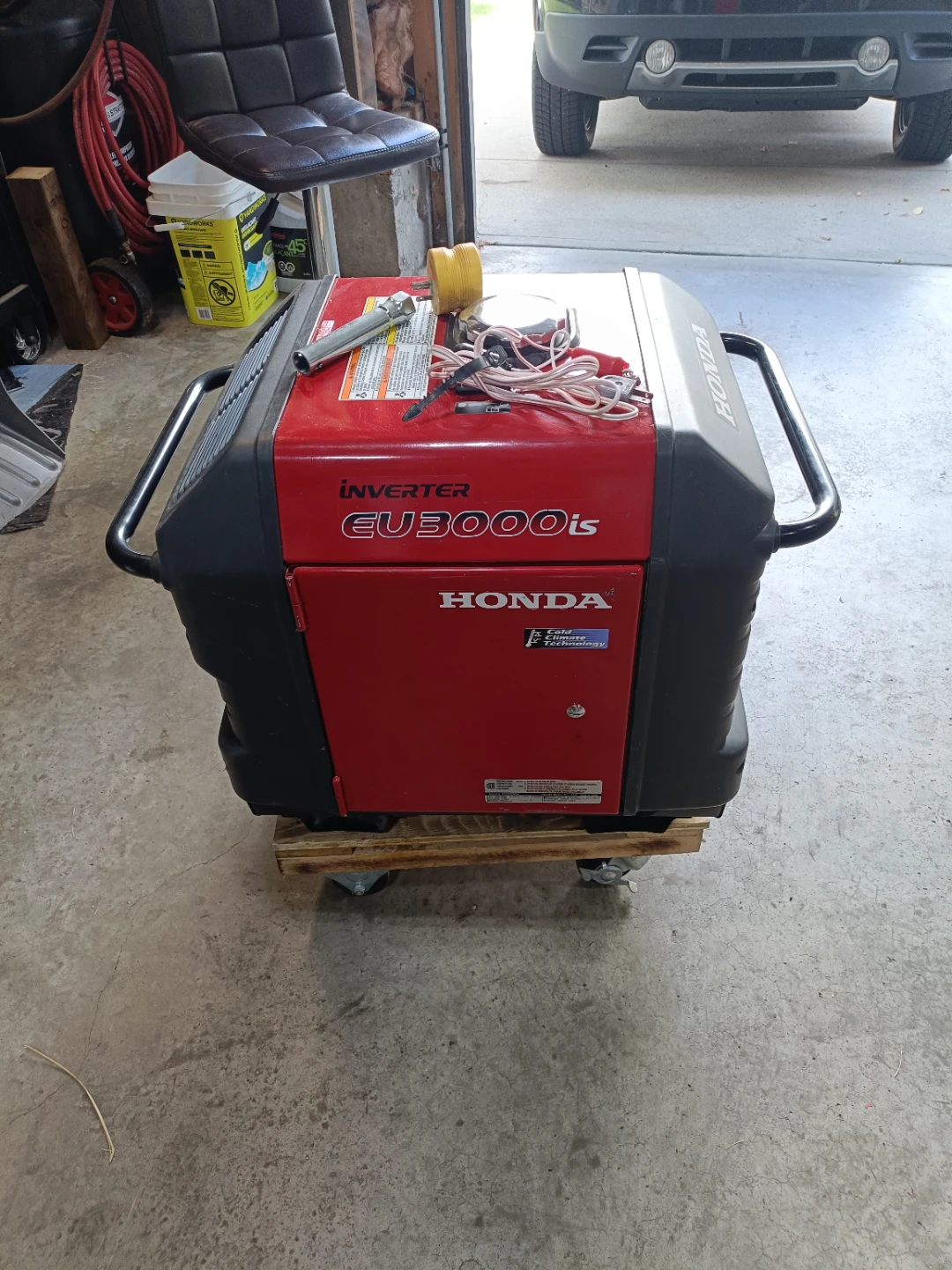 Honda EU3000is Inverter Generator - photo 2