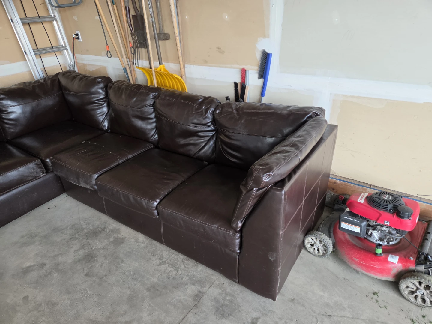 Sectional couch - photo 3