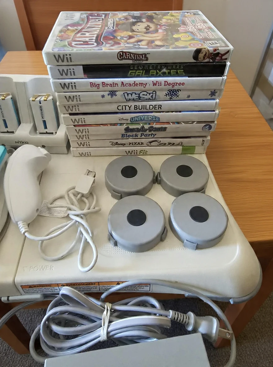 Nintendo Wii Video Games Console Bundle - photo 2