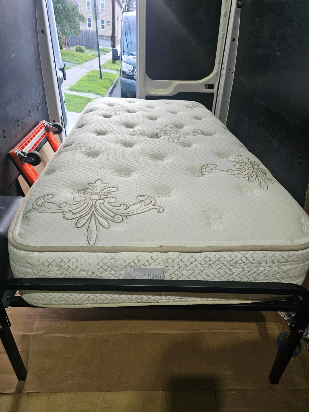Stearns & Foster Cora Luxury Plush Mattress & frame
