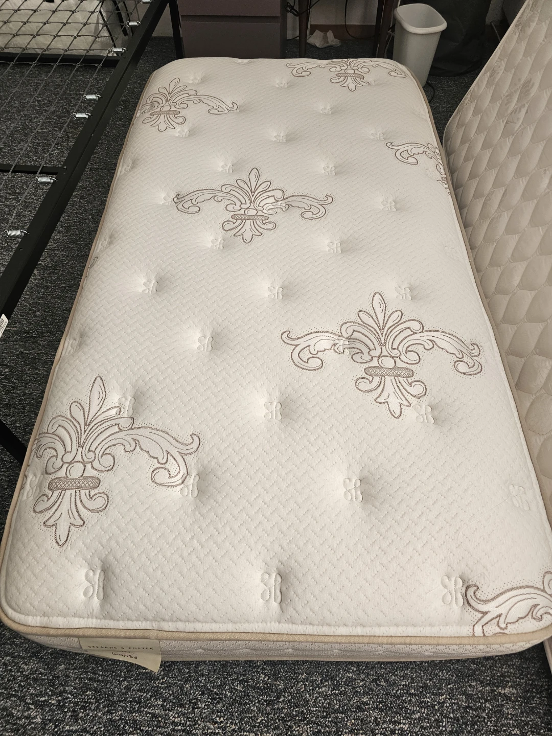 Stearns & Foster Cora Luxury Plush Mattress & frame - photo 3