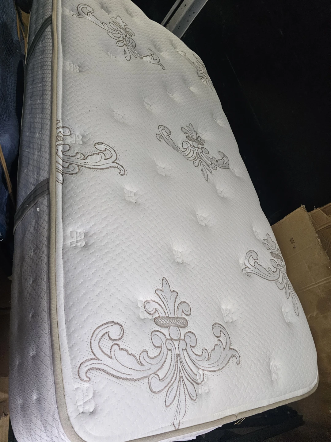 Stearns & Foster Cora Luxury Plush Mattress & frame - photo 5