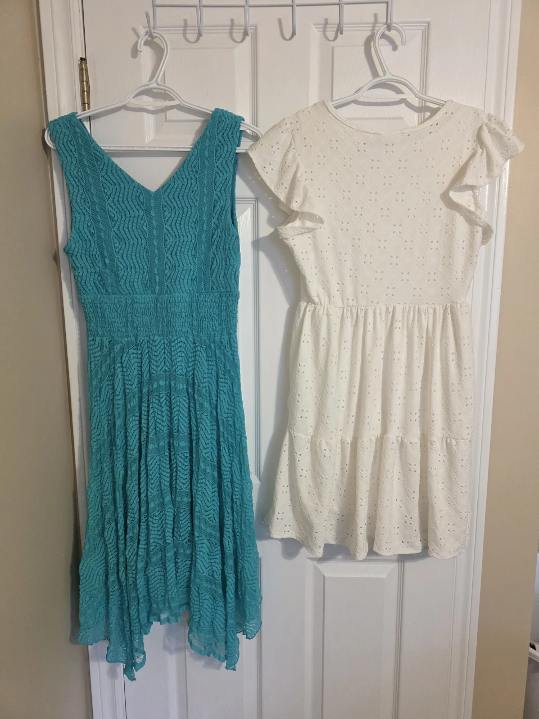 Two women's dresses - photo 2