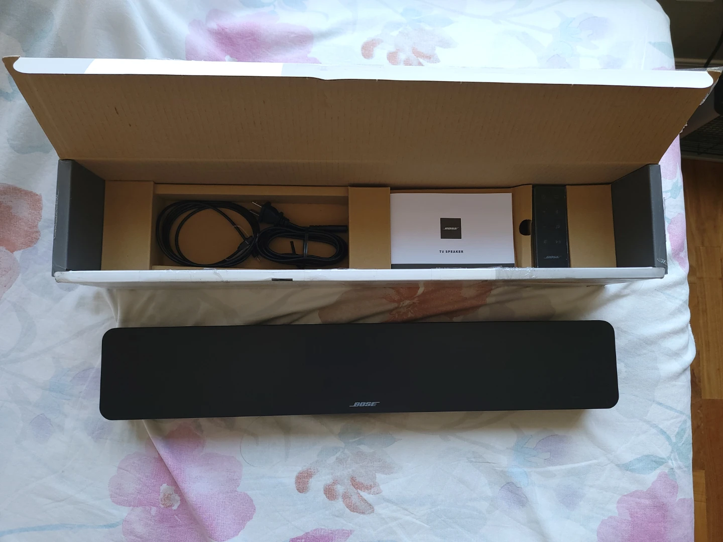 Bose TV Speaker Soundbar - Like New in Box (Sealed Remote)