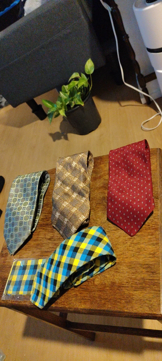 Bundle of 4 Men's Ties - photo 2