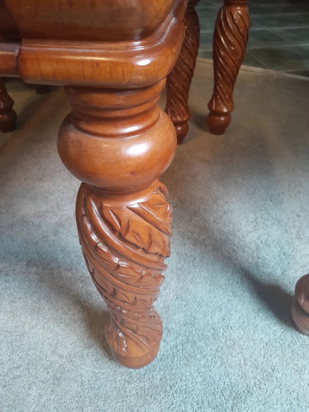 Set of 2 Wooden End Tables with Glass Tops - photo 3