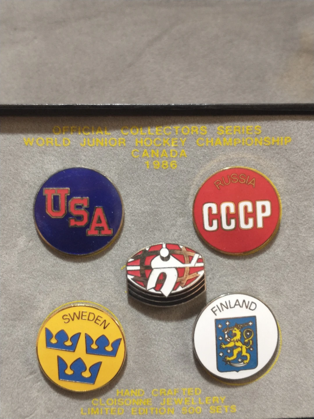 Limited Edition 1986 World Junior Hockey Championship Pin Set - photo 3