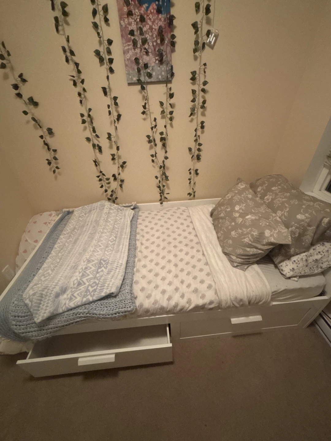 Single bed with drawers and mattress