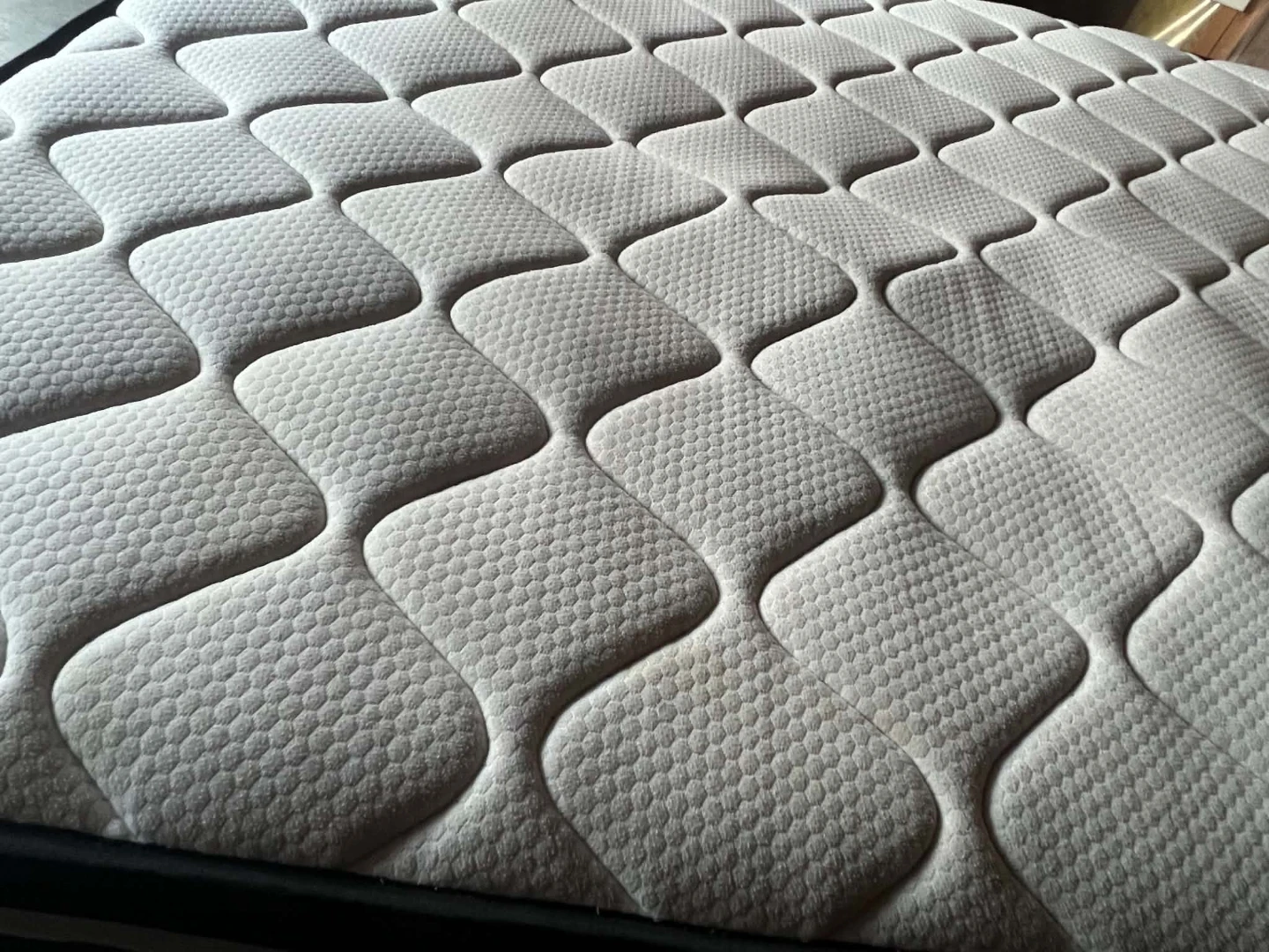 Queen mattress what the box spring/free delivery - photo 3