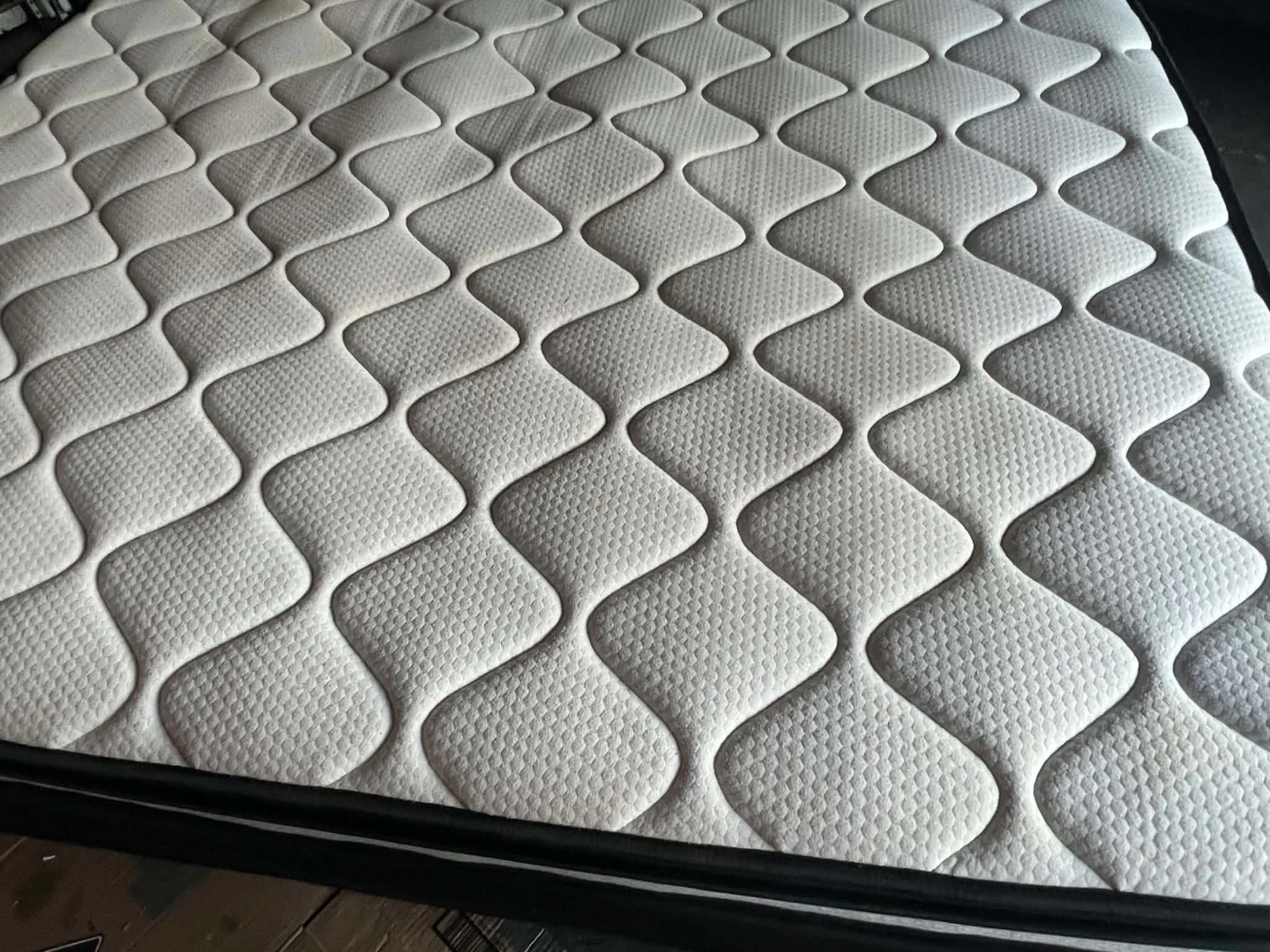 Queen mattress what the box spring/free delivery - photo 5