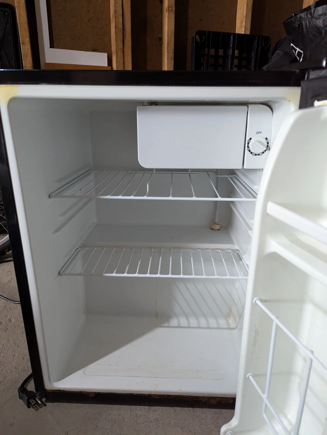 Sanyo Mini Fridge - photo 2