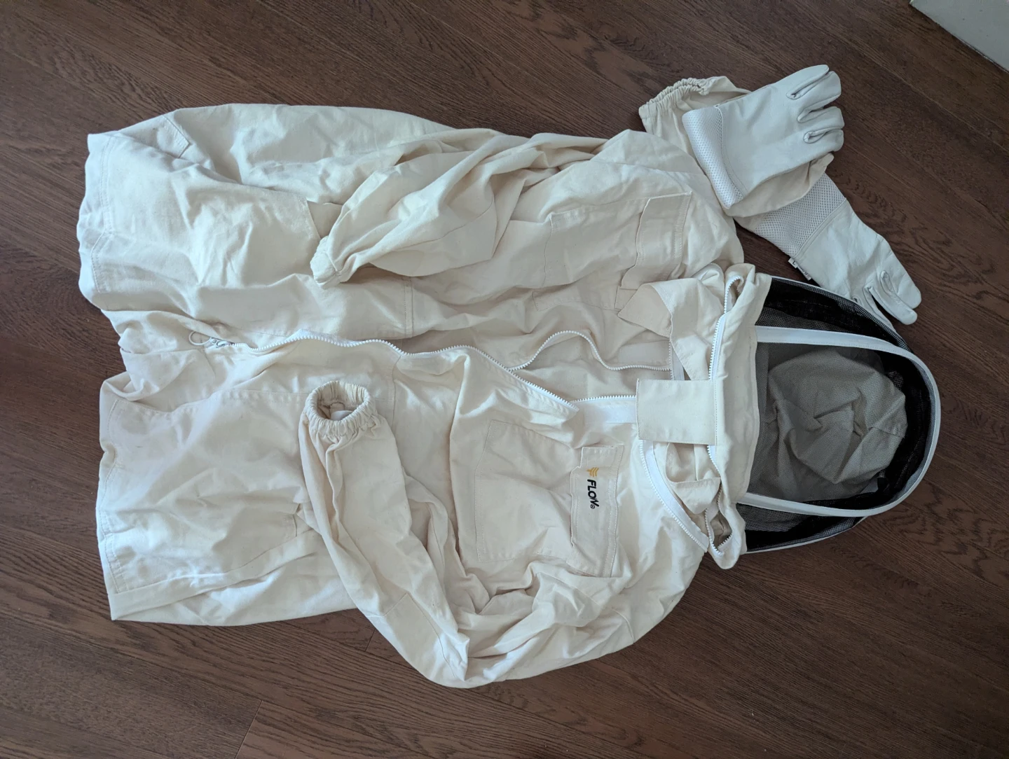 Flow Beekeeping Suit with Veil and Gloves sz.L