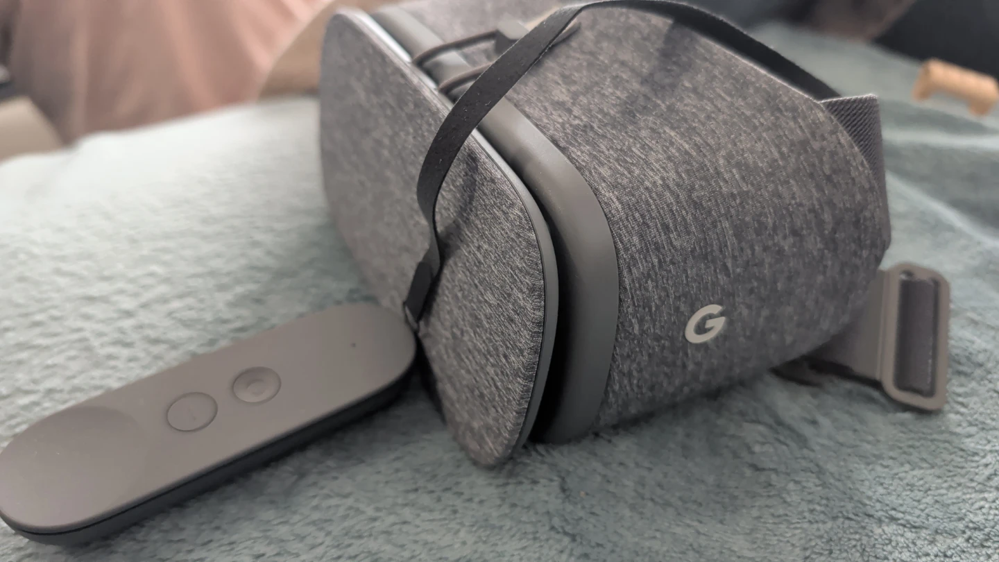 Google Daydream View VR Headset with Controller