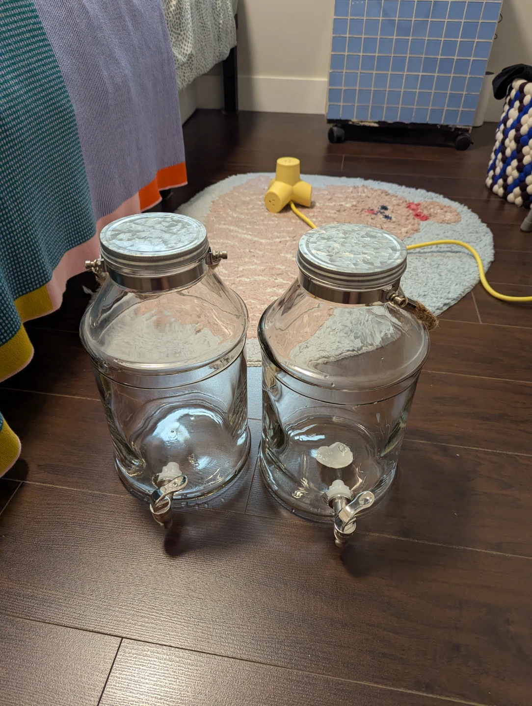 Set of 2 Glass Drink Dispensers with Spigots - photo 3