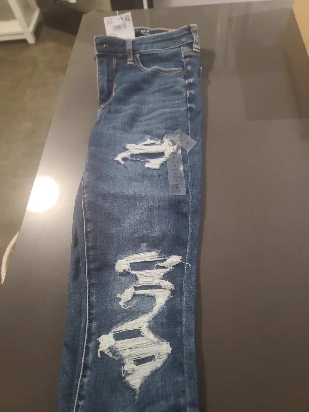 American Eagle Ripped Jeans - Size 4 Short - photo 4